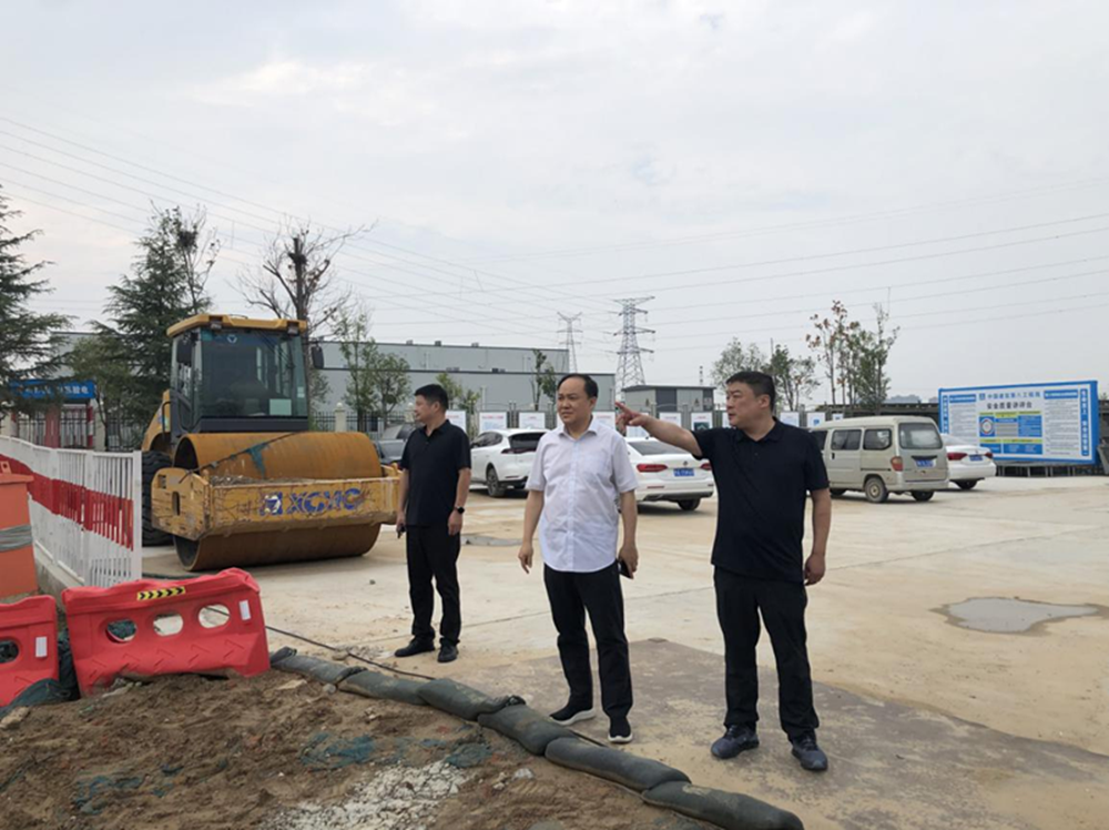 鄭州市建設投資集團有限公司黨委委員、副總經理張巖到侯寨新鎮區安置區調研項目建設工作